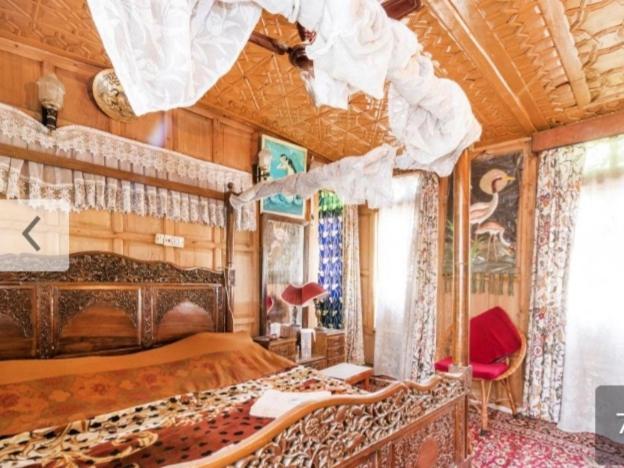 Готель New Minar Group Of Houseboats Срінагар Екстер'єр фото