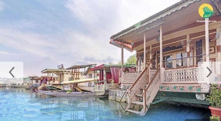 Готель New Minar Group Of Houseboats Срінагар Екстер'єр фото