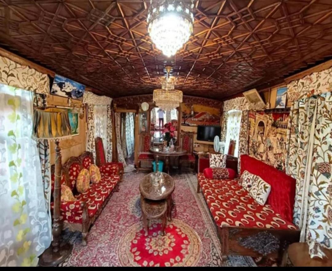 Готель New Minar Group Of Houseboats Срінагар Екстер'єр фото