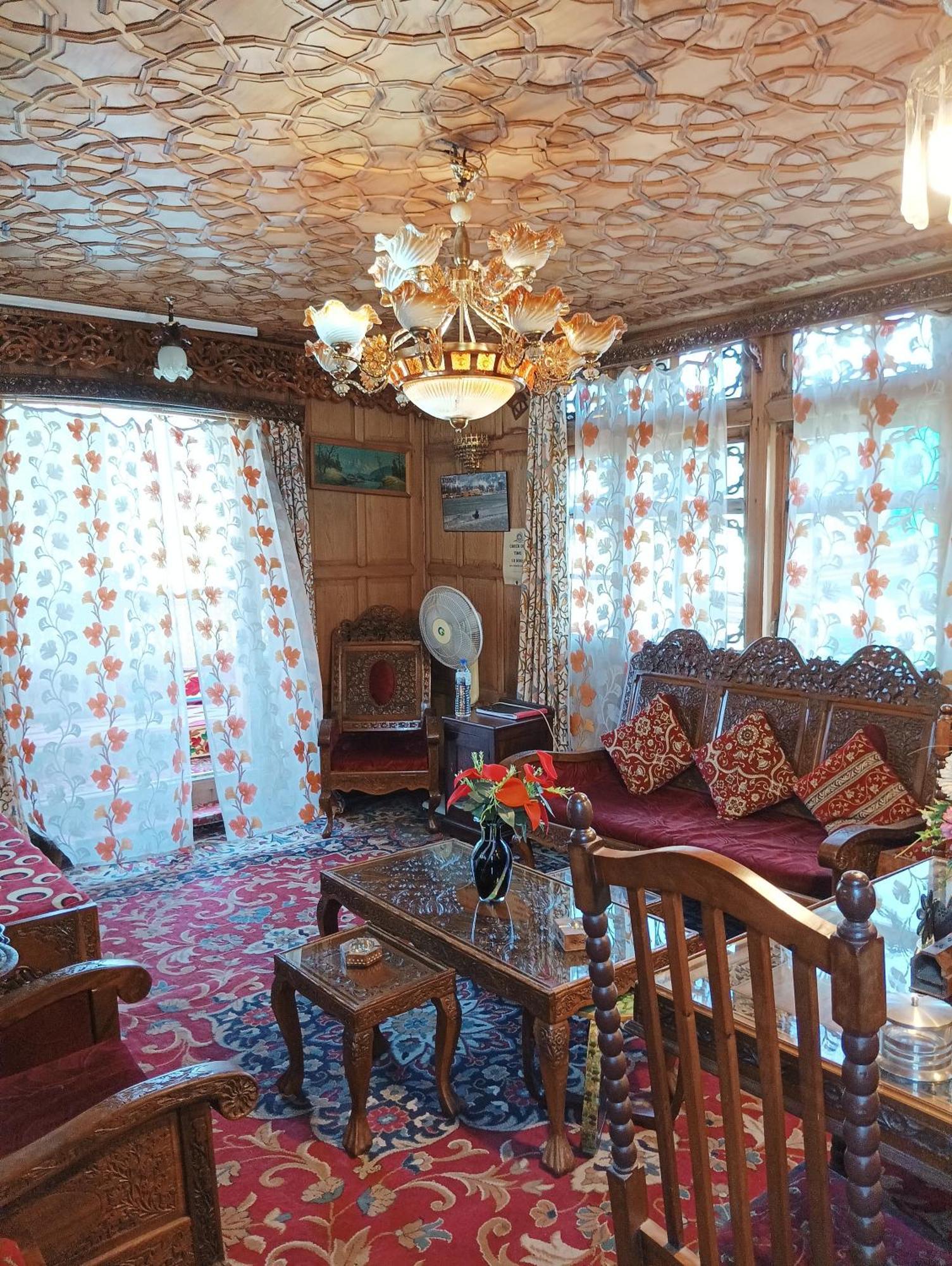 Готель New Minar Group Of Houseboats Срінагар Екстер'єр фото