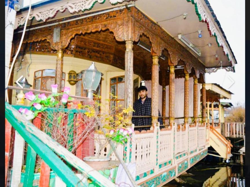 Готель New Minar Group Of Houseboats Срінагар Екстер'єр фото